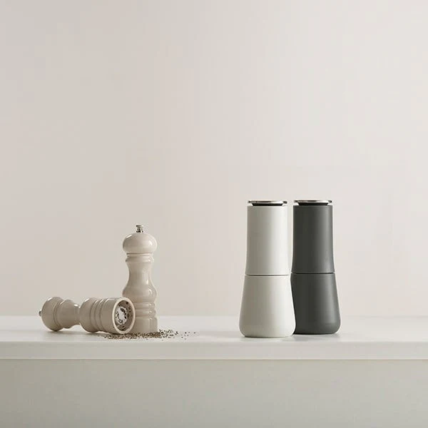 Set de 2 moulins sel et poivre gris blanc Joseph Joseph - Image 6