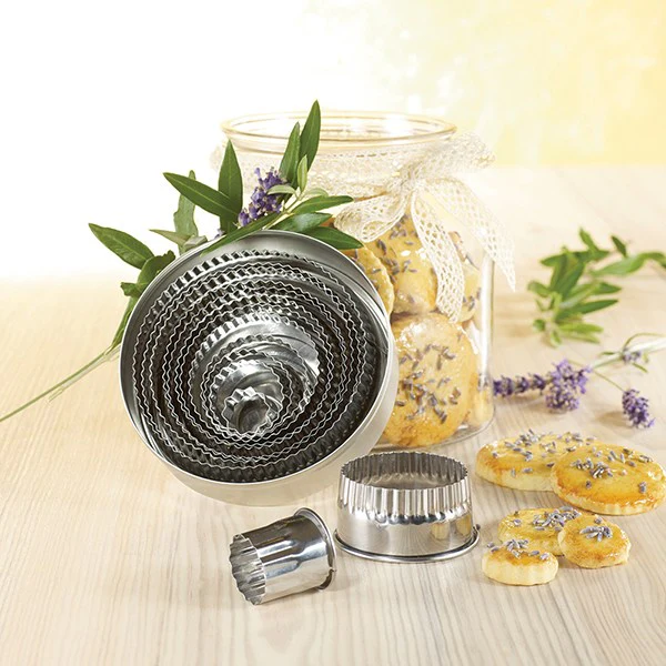 Boîte de 14 découpoirs ronds cannelés en inox  2 à 10,7 cm Mathon - Image 2