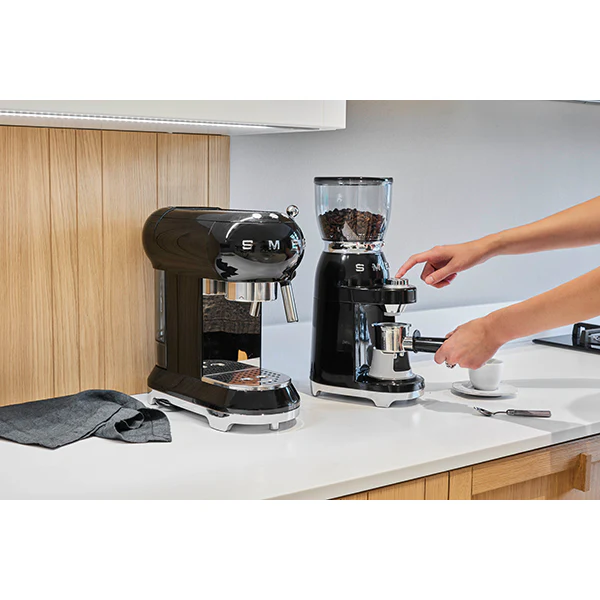 Broyeur à café noir 150W CGF11BLEU Smeg - Image 3